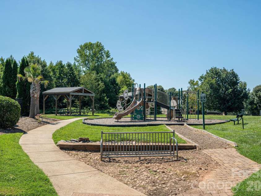 424 Planters Way, Mount Holly, NC 28120.  MLS# CAR4419015, YatesRealty ID 47722. 