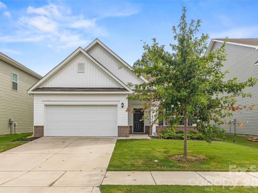 9022 Evercrisp Lane, Charlotte, NC 28215.  MLS# CAR4419604, YatesRealty ID 47723. 