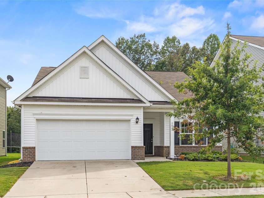 9022 Evercrisp Lane, Charlotte, NC 28215.  MLS# CAR4419604, YatesRealty ID 47723. 