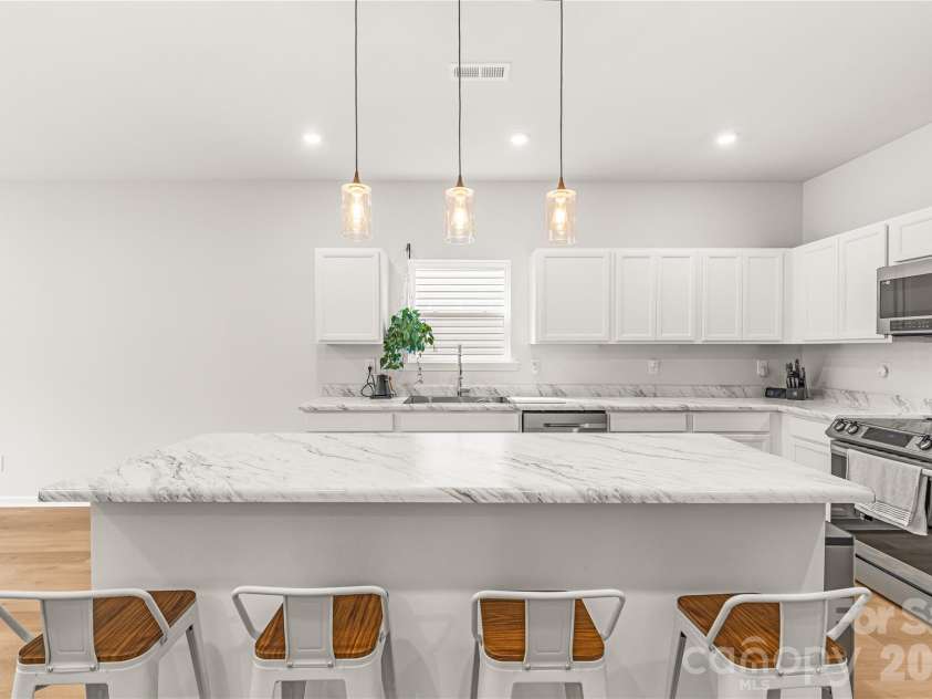 9022 Evercrisp Lane, Charlotte, NC 28215.  MLS# CAR4419604, YatesRealty ID 47723. 