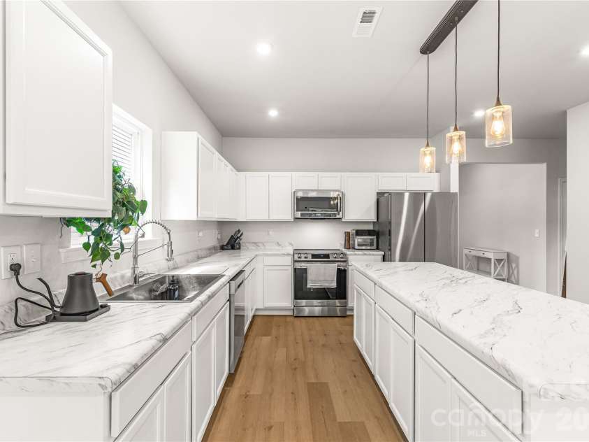 9022 Evercrisp Lane, Charlotte, NC 28215.  MLS# CAR4419604, YatesRealty ID 47723. 