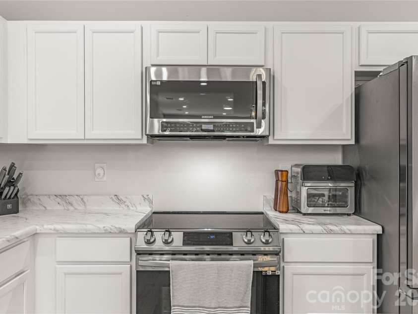 9022 Evercrisp Lane, Charlotte, NC 28215.  MLS# CAR4419604, YatesRealty ID 47723. 