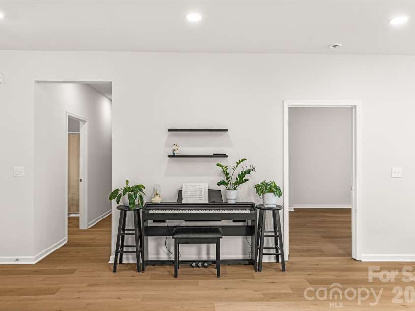 9022 Evercrisp Lane, Charlotte, NC 28215.  MLS# CAR4419604, YatesRealty ID 47723. 