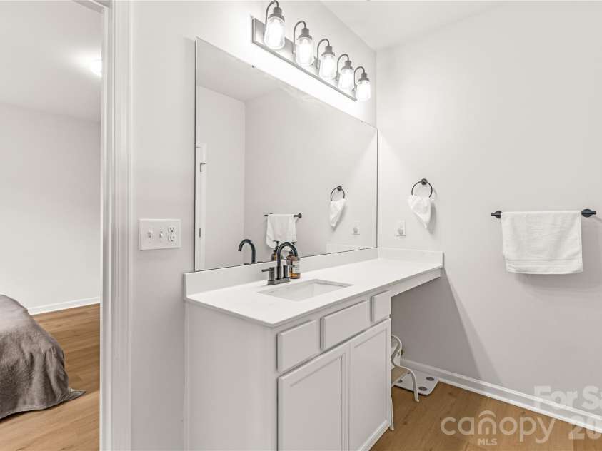 9022 Evercrisp Lane, Charlotte, NC 28215.  MLS# CAR4419604, YatesRealty ID 47723. 