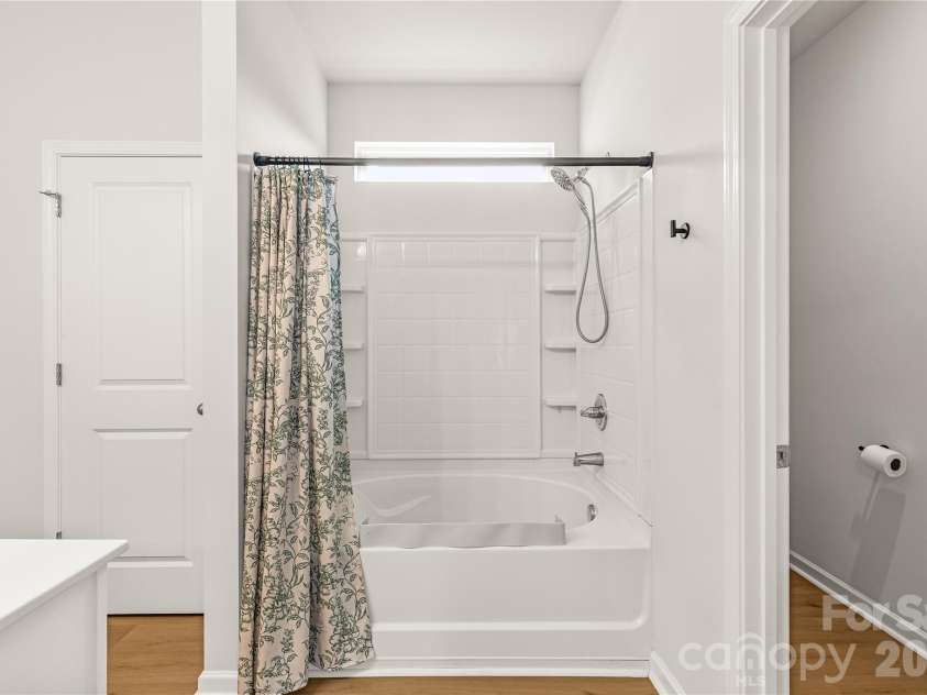 9022 Evercrisp Lane, Charlotte, NC 28215.  MLS# CAR4419604, YatesRealty ID 47723. 