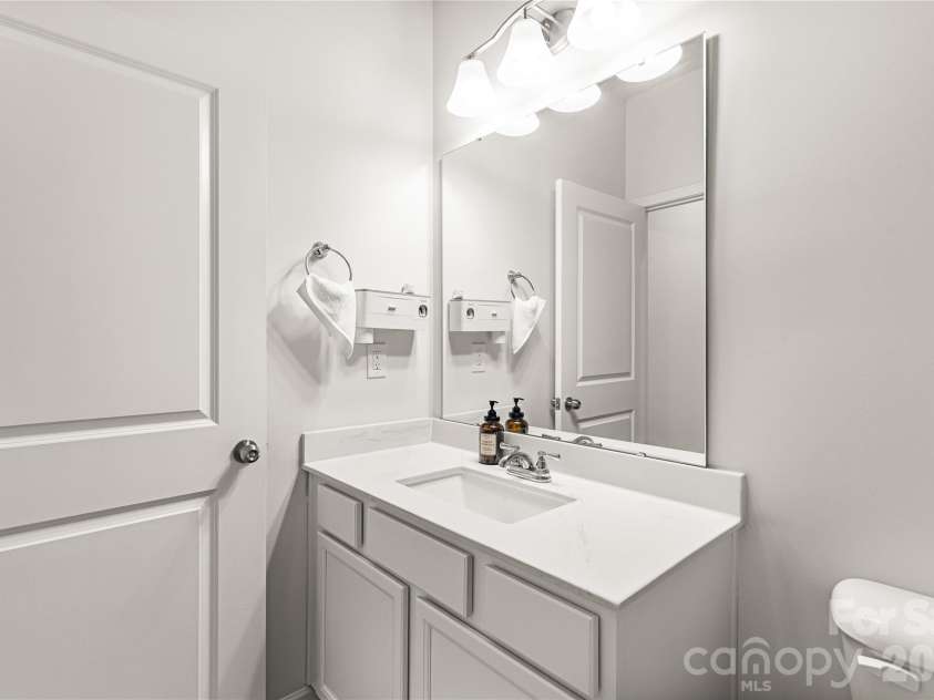 9022 Evercrisp Lane, Charlotte, NC 28215.  MLS# CAR4419604, YatesRealty ID 47723. 