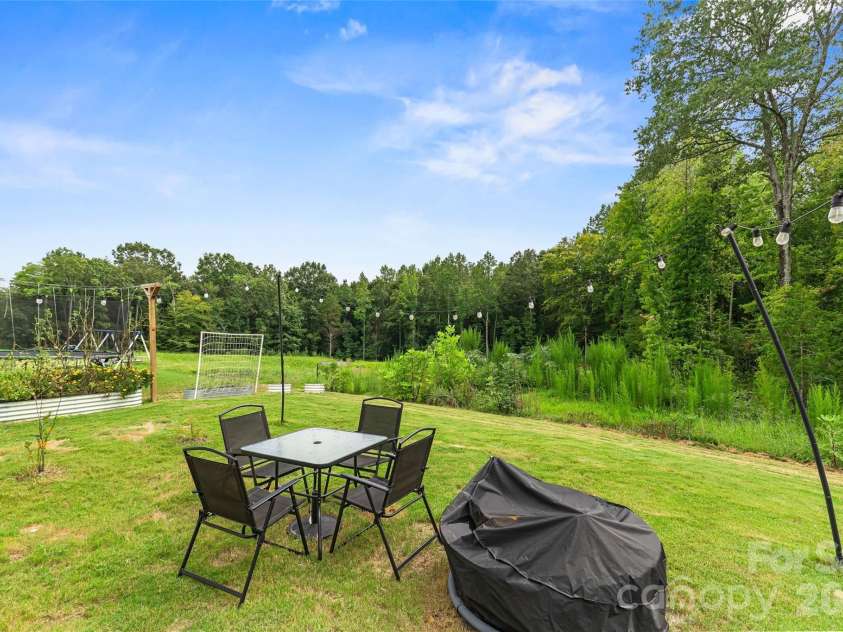 9022 Evercrisp Lane, Charlotte, NC 28215.  MLS# CAR4419604, YatesRealty ID 47723. 
