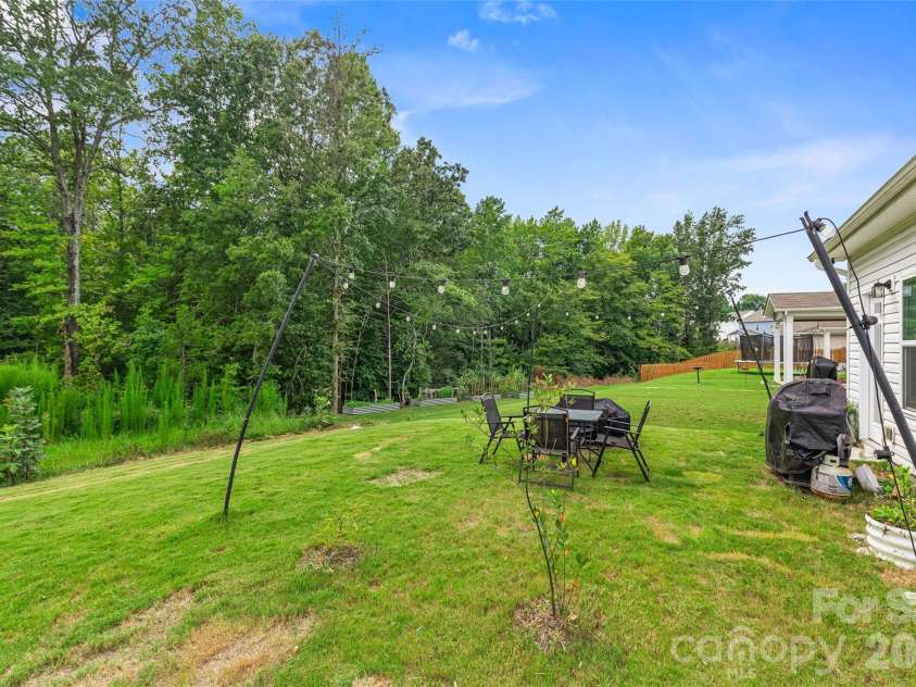9022 Evercrisp Lane, Charlotte, NC 28215.  MLS# CAR4419604, YatesRealty ID 47723. 