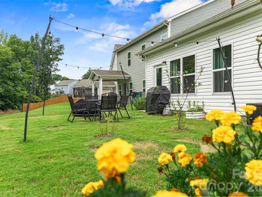 9022 Evercrisp Lane, Charlotte, NC 28215.  MLS# CAR4419604, YatesRealty ID 47723. 