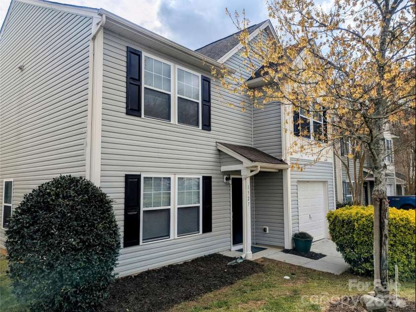 1327 Phil Oneil Drive, Charlotte, NC 28215.  MLS# CAR4178167, YatesRealty ID 4773. 