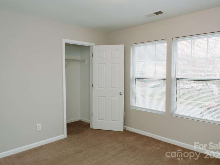 1327 Phil Oneil Drive, Charlotte, NC 28215.  MLS# CAR4178167, YatesRealty ID 4773. 