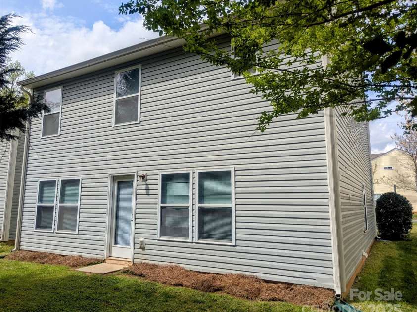 1327 Phil Oneil Drive, Charlotte, NC 28215.  MLS# CAR4178167, YatesRealty ID 4773. 