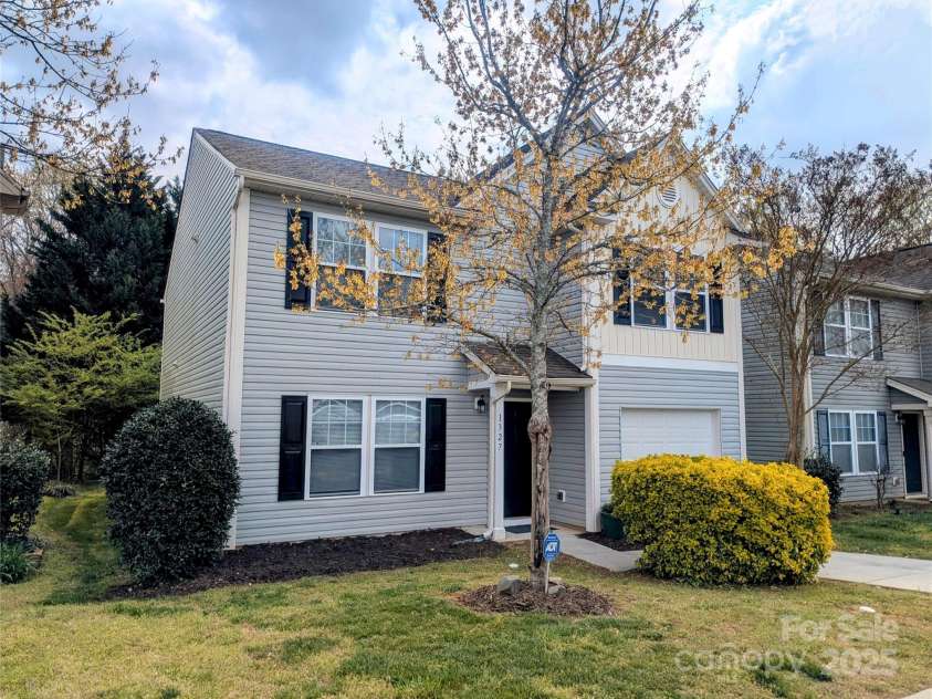 1327 Phil Oneil Drive, Charlotte, NC 28215.  MLS# CAR4178167, YatesRealty ID 4773. 