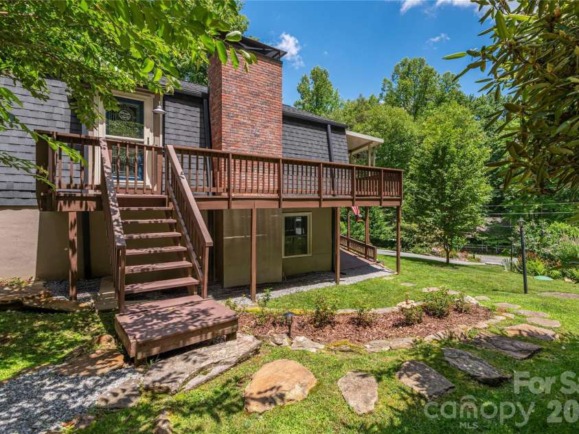 477 Locust Drive, Maggie Valley, NC 28751.  MLS# CAR4276263, YatesRealty ID 4773. 