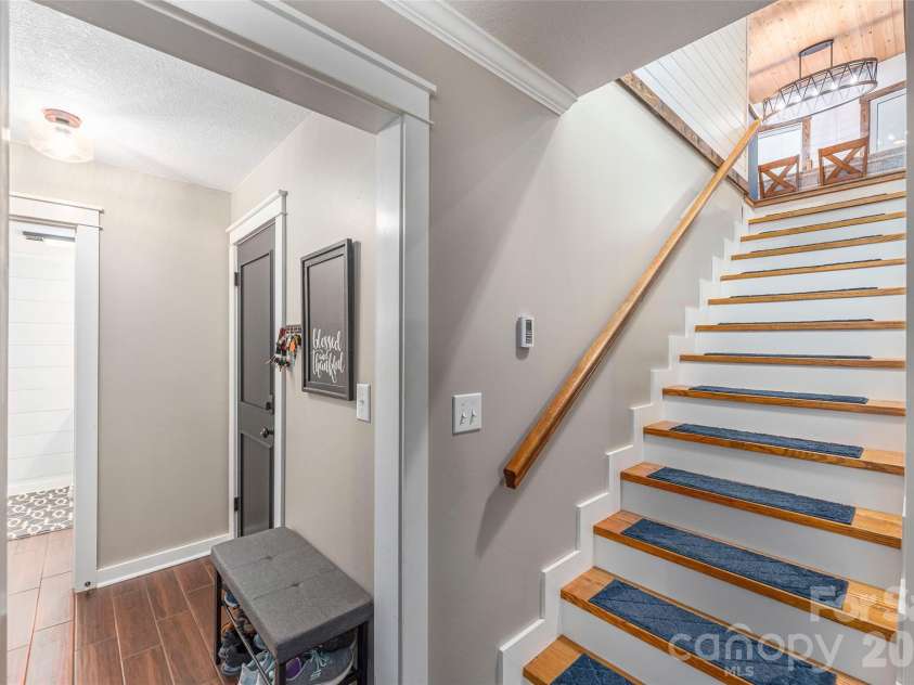 477 Locust Drive, Maggie Valley, NC 28751.  MLS# CAR4276263, YatesRealty ID 4773. Lower Foyer Area