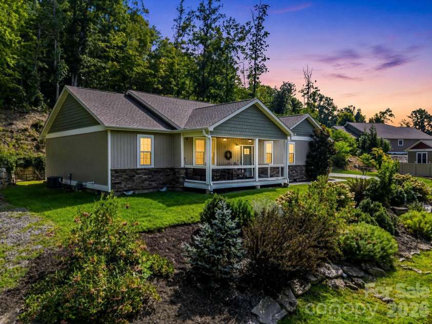 39 Village Overlook Loop, Swannanoa, NC 28778.  MLS# CAR4418753, YatesRealty ID 47730. 