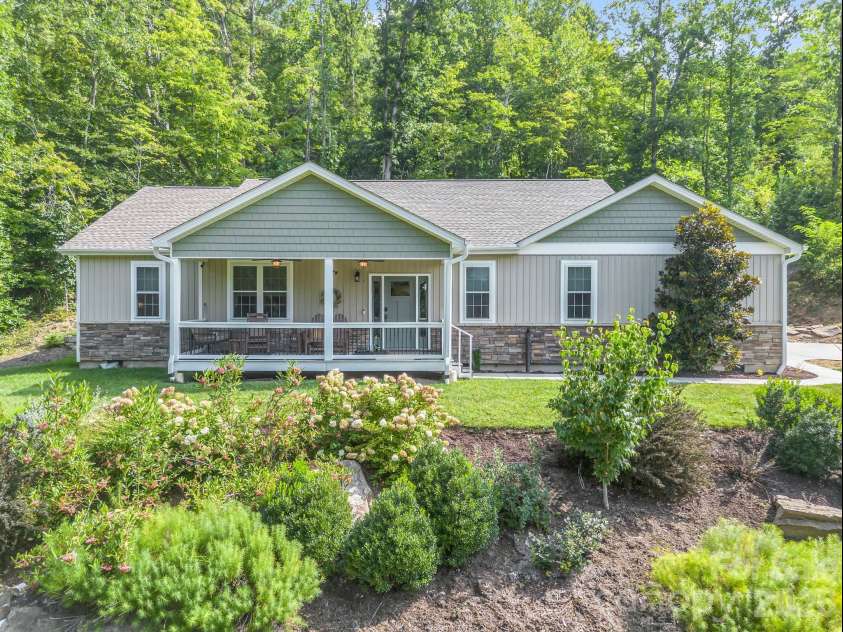 39 Village Overlook Loop, Swannanoa, NC 28778.  MLS# CAR4418753, YatesRealty ID 47730. 