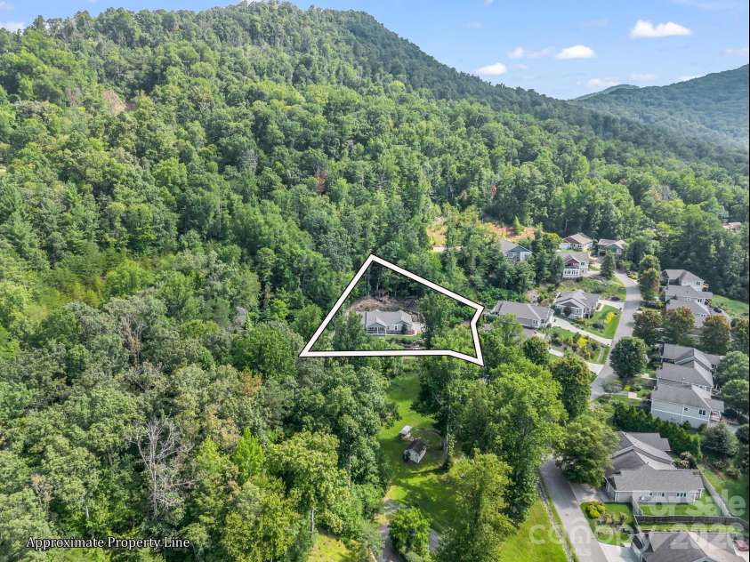 39 Village Overlook Loop, Swannanoa, NC 28778.  MLS# CAR4418753, YatesRealty ID 47730. 