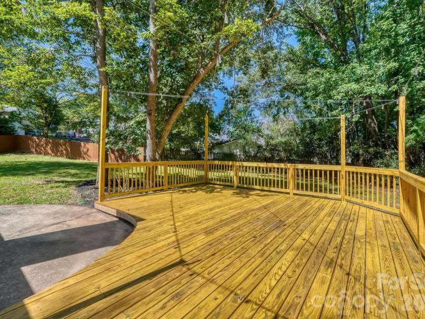 900 Burtonwood Circle, Charlotte, NC 28212.  MLS# CAR4419156, YatesRealty ID 47731. Back Deck
