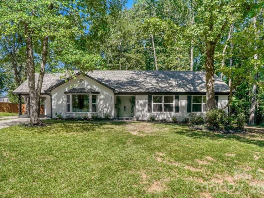 900 Burtonwood Circle, Charlotte, NC 28212.  MLS# CAR4419156, YatesRealty ID 47731. Front Exterior View