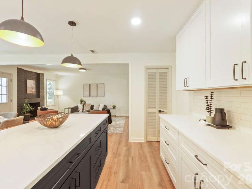 900 Burtonwood Circle, Charlotte, NC 28212.  MLS# CAR4419156, YatesRealty ID 47731. Kitchen