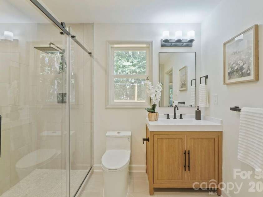 900 Burtonwood Circle, Charlotte, NC 28212.  MLS# CAR4419156, YatesRealty ID 47731. Master Bathroom