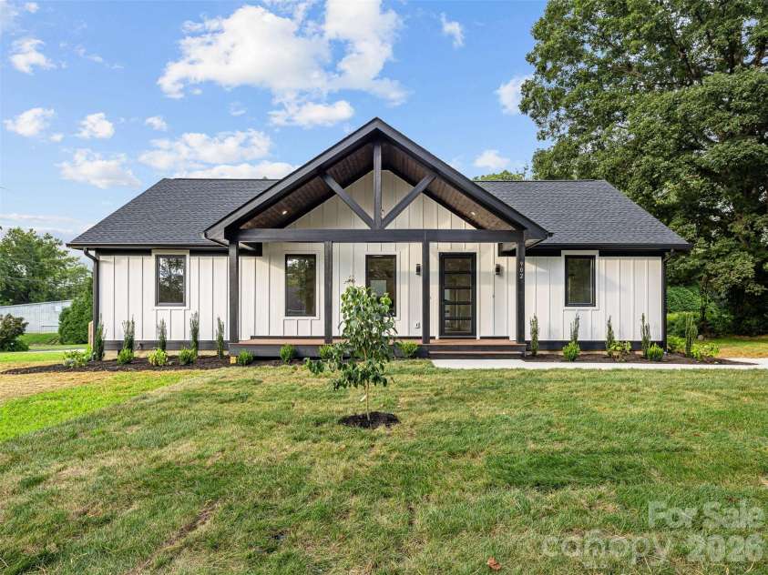 902 Narva Road, Hendersonville, NC 28792.  MLS# CAR4419215, YatesRealty ID 47734. 