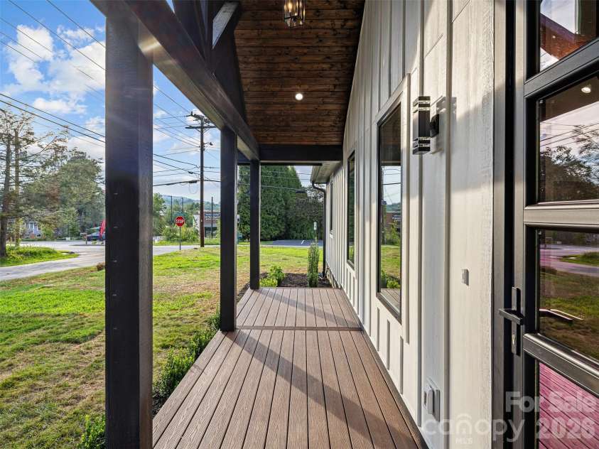 902 Narva Road, Hendersonville, NC 28792.  MLS# CAR4419215, YatesRealty ID 47734. 