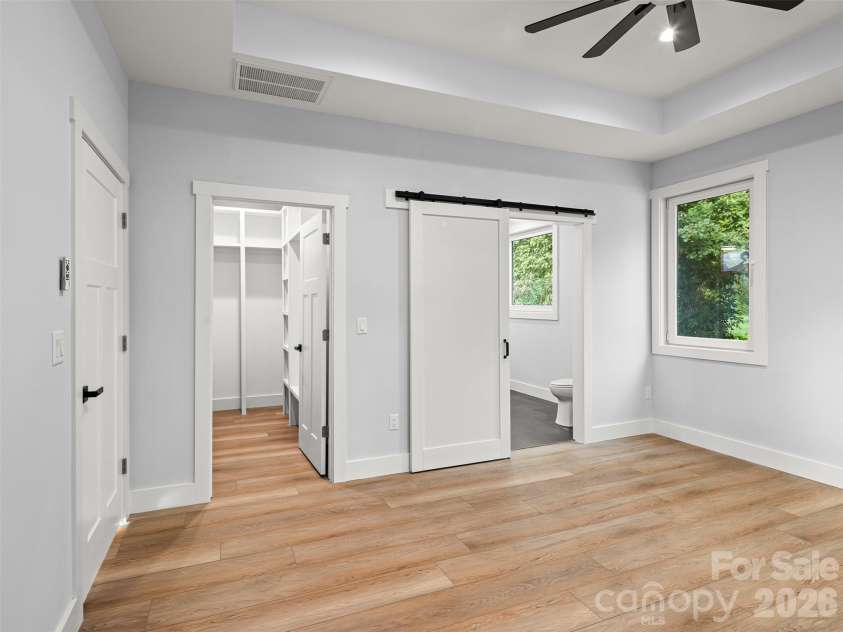902 Narva Road, Hendersonville, NC 28792.  MLS# CAR4419215, YatesRealty ID 47734. 