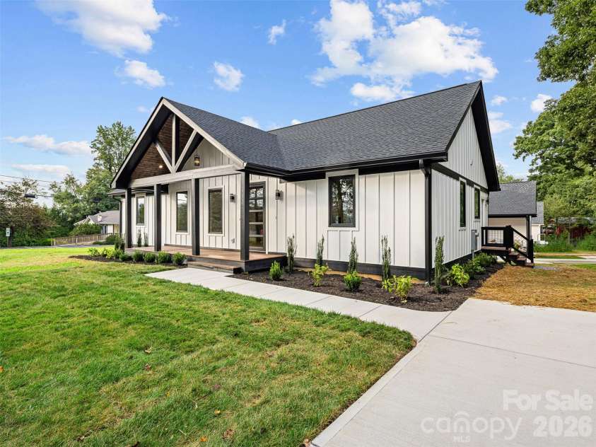 902 Narva Road, Hendersonville, NC 28792.  MLS# CAR4419215, YatesRealty ID 47734. 