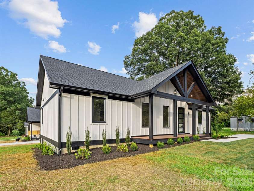 902 Narva Road, Hendersonville, NC 28792.  MLS# CAR4419215, YatesRealty ID 47734. 