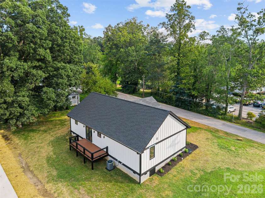 902 Narva Road, Hendersonville, NC 28792.  MLS# CAR4419215, YatesRealty ID 47734. 
