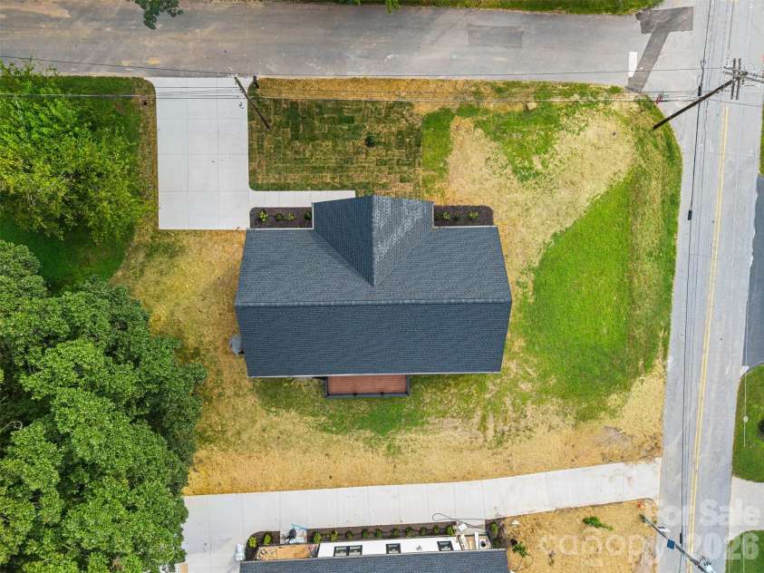 902 Narva Road, Hendersonville, NC 28792.  MLS# CAR4419215, YatesRealty ID 47734. 
