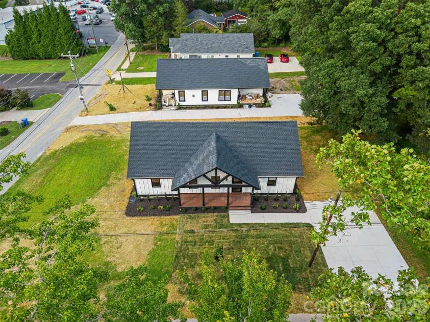 902 Narva Road, Hendersonville, NC 28792.  MLS# CAR4419215, YatesRealty ID 47734. 