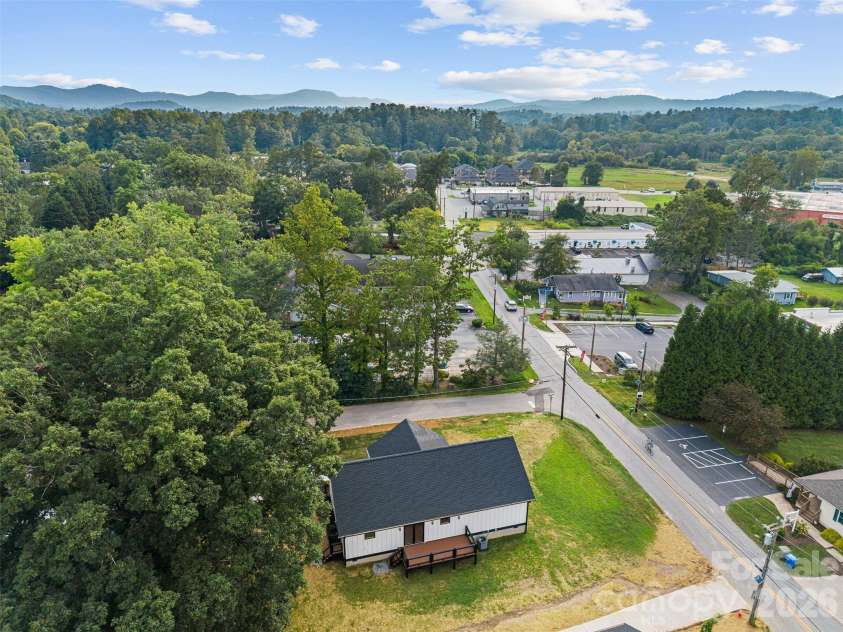 902 Narva Road, Hendersonville, NC 28792.  MLS# CAR4419215, YatesRealty ID 47734. 