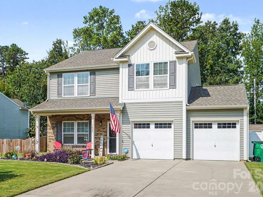 7420 Edgefield Court, Matthews, NC 28104.  MLS# CAR4419458, YatesRealty ID 47736. 