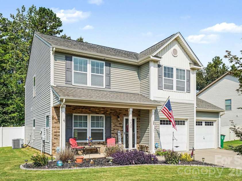 7420 Edgefield Court, Matthews, NC 28104.  MLS# CAR4419458, YatesRealty ID 47736. 