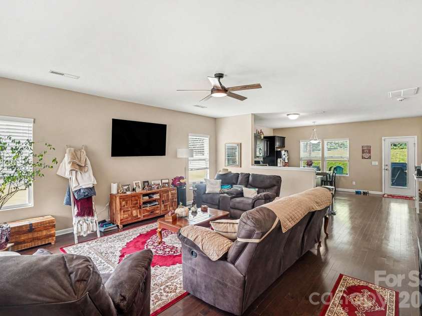 7420 Edgefield Court, Matthews, NC 28104.  MLS# CAR4419458, YatesRealty ID 47736. 