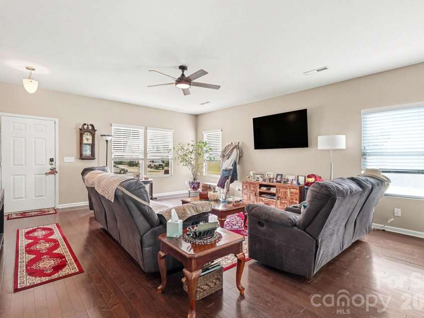 7420 Edgefield Court, Matthews, NC 28104.  MLS# CAR4419458, YatesRealty ID 47736. 