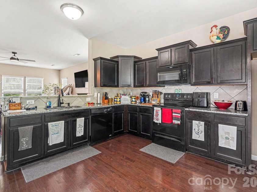 7420 Edgefield Court, Matthews, NC 28104.  MLS# CAR4419458, YatesRealty ID 47736. 