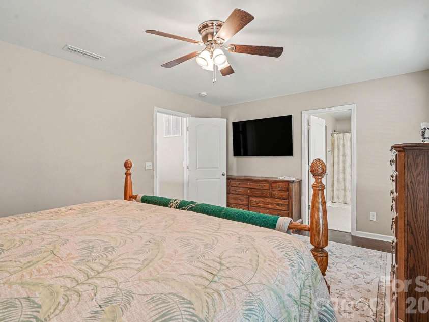 7420 Edgefield Court, Matthews, NC 28104.  MLS# CAR4419458, YatesRealty ID 47736. 
