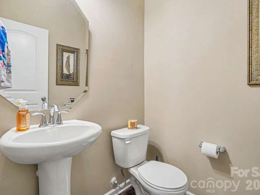 7420 Edgefield Court, Matthews, NC 28104.  MLS# CAR4419458, YatesRealty ID 47736. 