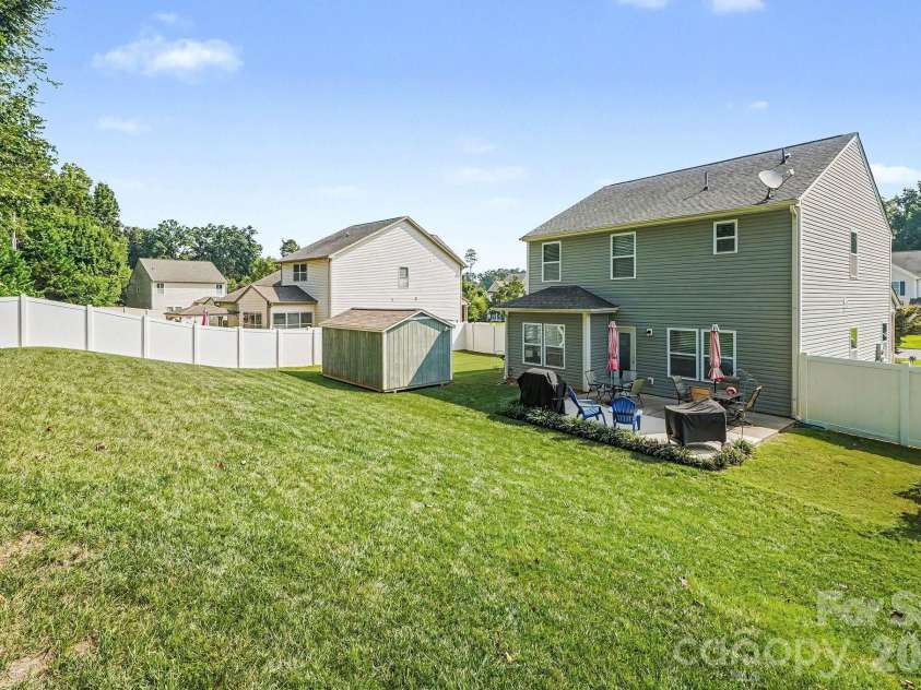 7420 Edgefield Court, Matthews, NC 28104.  MLS# CAR4419458, YatesRealty ID 47736. 