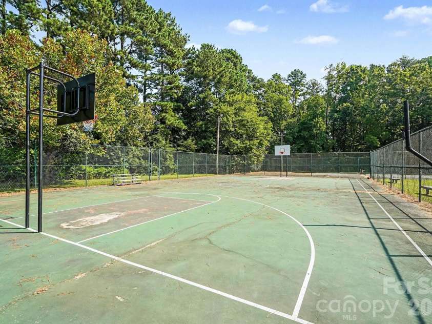 7420 Edgefield Court, Matthews, NC 28104.  MLS# CAR4419458, YatesRealty ID 47736. 
