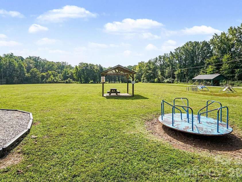 7420 Edgefield Court, Matthews, NC 28104.  MLS# CAR4419458, YatesRealty ID 47736. 