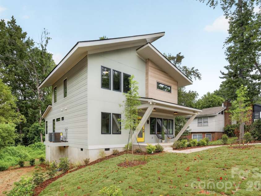 5151 Grafton Drive, Charlotte, NC 28215.  MLS# CAR4419549, YatesRealty ID 47738. 