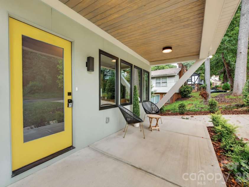 5151 Grafton Drive, Charlotte, NC 28215.  MLS# CAR4419549, YatesRealty ID 47738. 