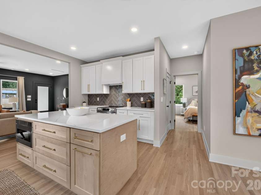 5151 Grafton Drive, Charlotte, NC 28215.  MLS# CAR4419549, YatesRealty ID 47738. 