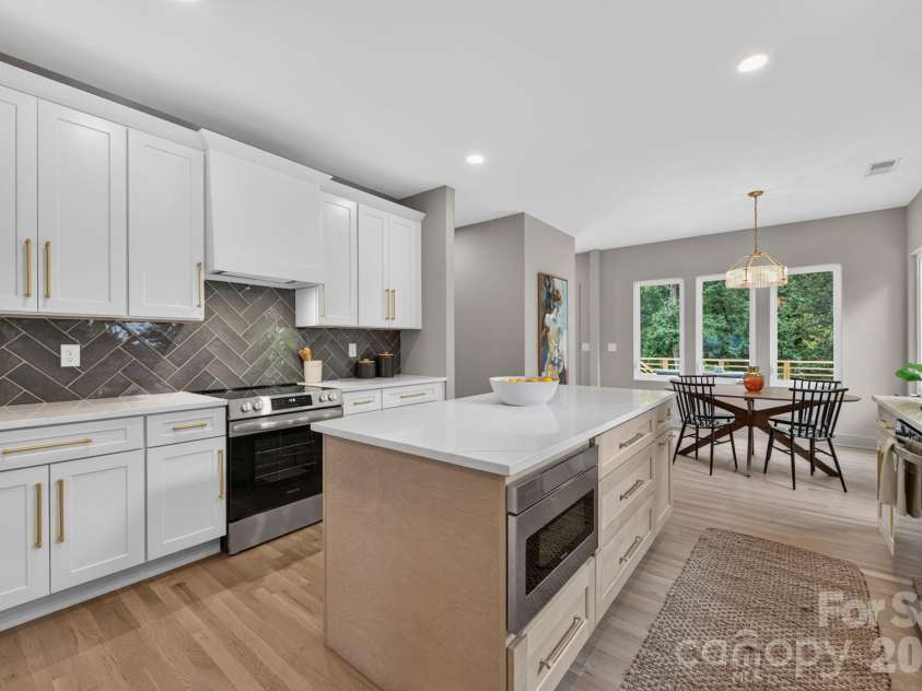 5151 Grafton Drive, Charlotte, NC 28215.  MLS# CAR4419549, YatesRealty ID 47738. 