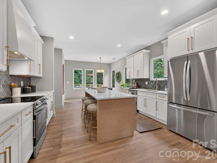 5151 Grafton Drive, Charlotte, NC 28215.  MLS# CAR4419549, YatesRealty ID 47738. 